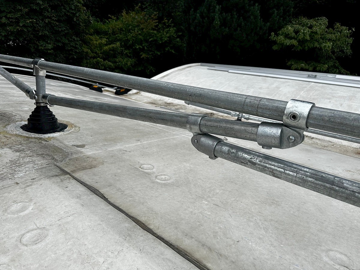 The diagonal bisection of the pipe.